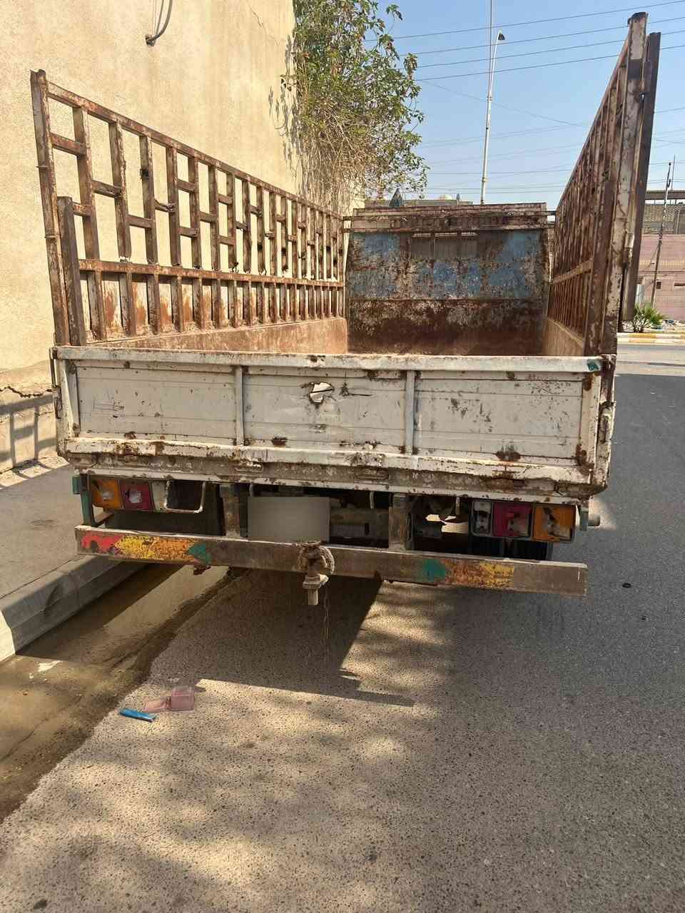 السلام عليكم كنتر للبيع موديل 93 رقم ذي قار مكاني ناصريه مركز للستفسار على الرقم ***********
