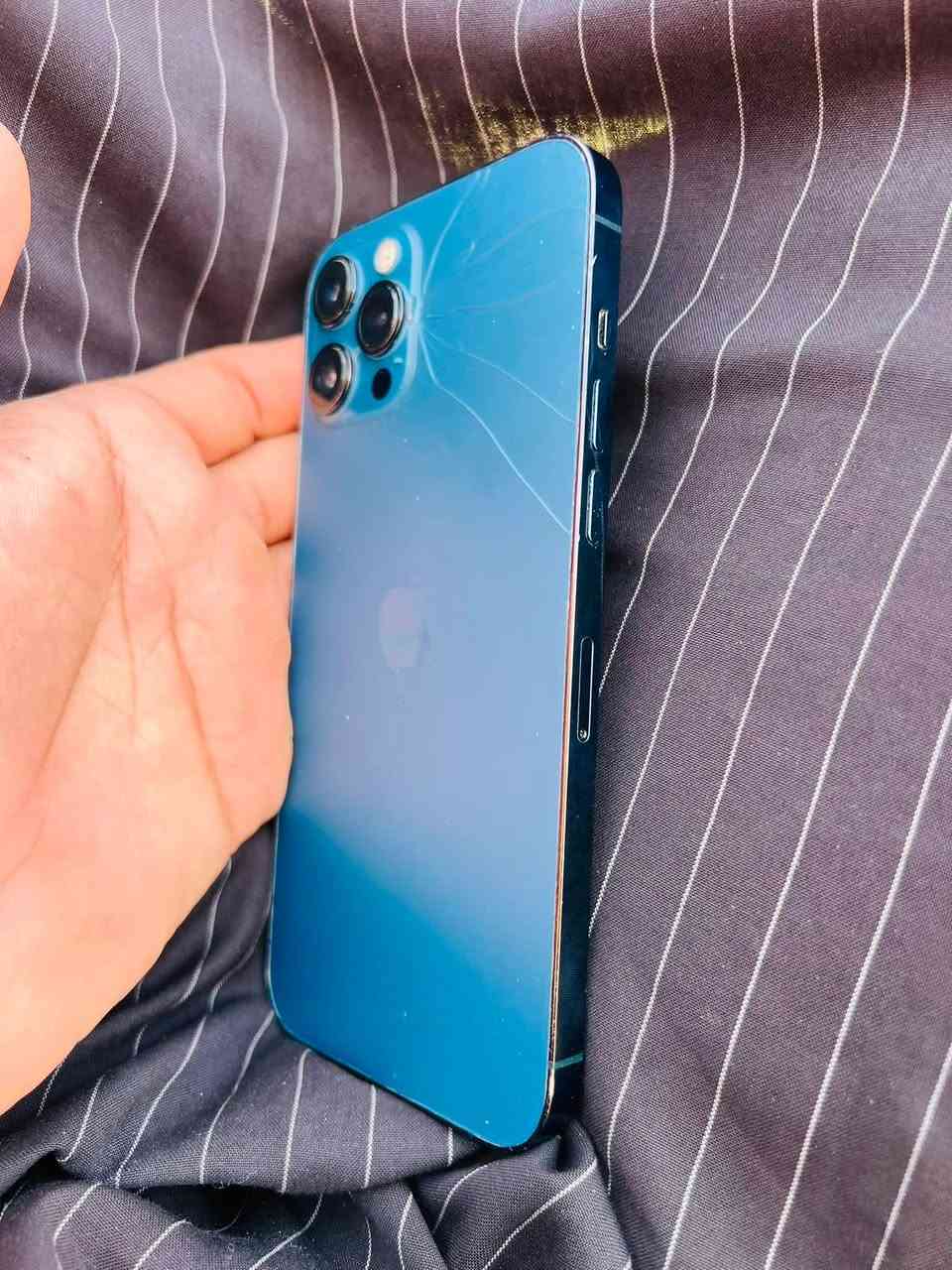 سلام عليكم iPhone 12 للبيع الجهاز بلادي غيرها الضربة اللي بالظهر ذاكر 128 بطارية73￼السعر 425 وبي مجال الرقم***********
