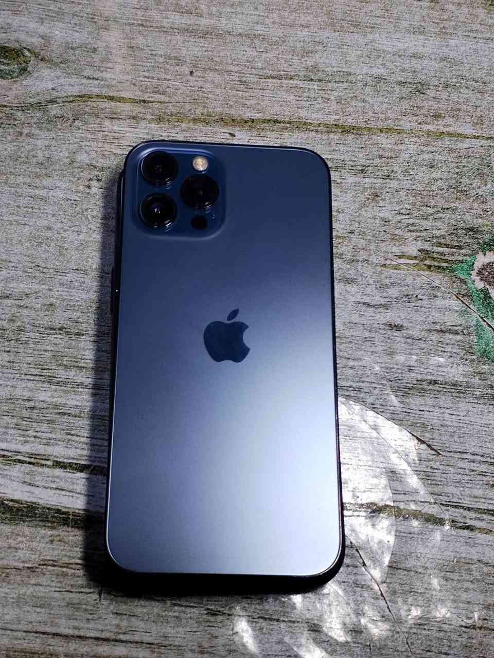 ايفون 12pro max 

ذاكره:256 نموذج M

بطاريه:70% 

جهاز مامبدل كلشي نضافه 100%تفحص تضرب حاسبه يلا تاخذه 

عنوان كركوك-حي نصر 

للتواصل: ***********
