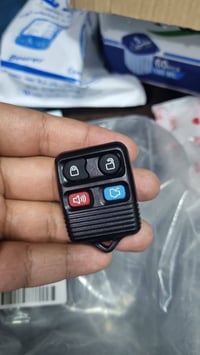 مفاتيح فورد كامل مع خريطه سعر قطعة الف دينار للتواصل خاص