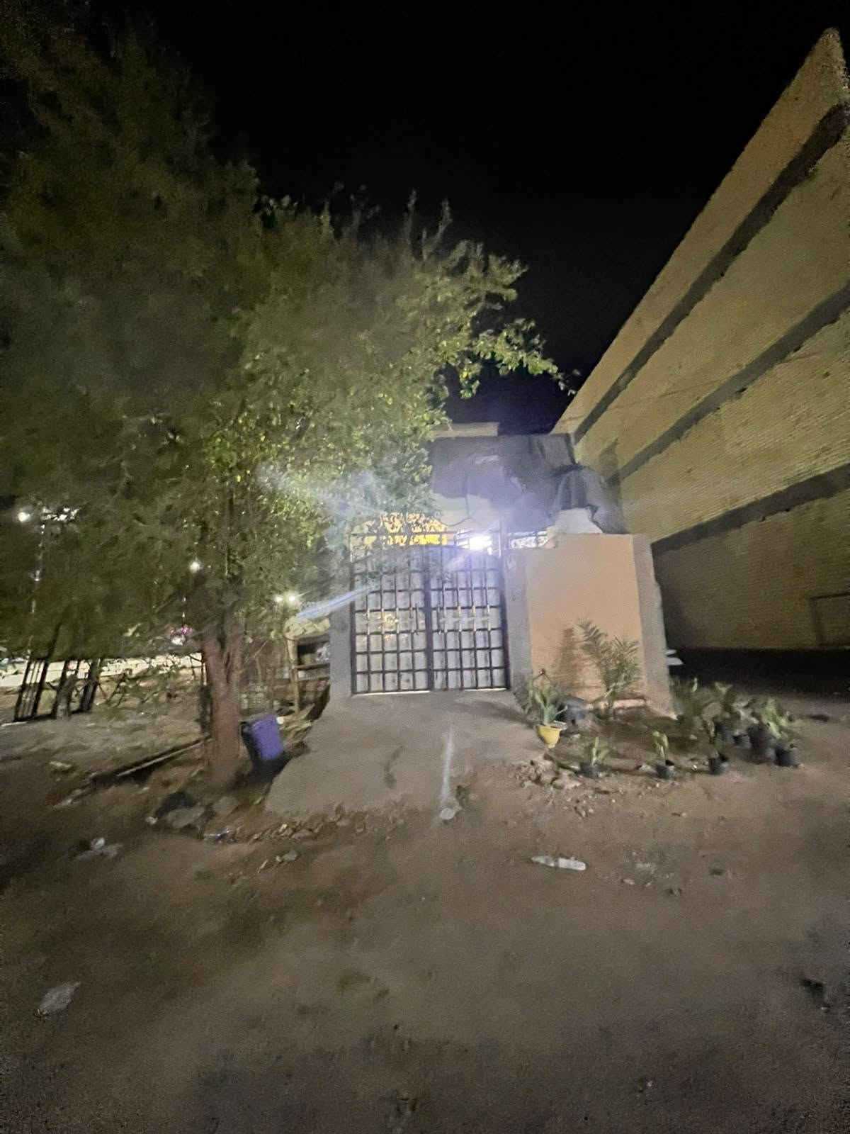 بيت للبيع مساحه 100 متر
طابق ونص
📍 الموقع: كربلاء – حي القدس ثاني بيت عن الشارع العام
📜 ملك صرف
💰 السعر: 130 مليون 
🤝 وقابل للتفاوض
📩 للاستفسار مراسلتنا على الخاص
او الاتصال،واتساب ***********
