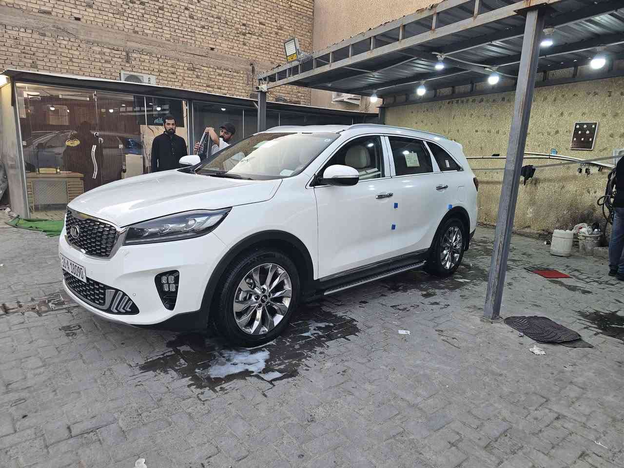 السلام عليكم  سورنتو موديل ٢٠ للمراوس اب تيوتا موديل ٢٣ او ٢٤ فقط السورنتو ماشيه ٩٧ الف فول مواصفات ما عدا الفتحه 6 سلندر تبريد ٣ قطع كشنات جلد بصمة تشغيل وبصمة ابواب وبصمة جنطه واشارة ترحيب ومري شفط وشحن لاسلكي رقم قادسيه انكليزي مكاني السماوه ***********
