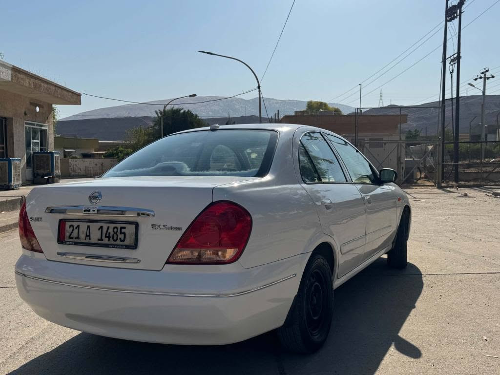 نیسان سەنی یابانی 2009
سەیارەکە تەکسیە و کراوە بە خسوسی. دەعم و لێدراوی نییە و پێش و دوای کەپسە. ئایرباگی شەریکەی تیایە.
بۆیاخی ئەسلی و کۆدی نیسان خۆی کراوە.
گێر و مەکینە و کلاج و عەینە و هەموو شتێکی بەشەرت.
چوار تایەی تازەی لەژێرە 
سەیارەیەکی زۆر پاک و جوانە.
مەعمەلاتی رەقەمی تەواو بووە 3ی 8 رەقەمەکەی وەر دەگیرێت.

نرخی 70 گەلا و ماعمەلە
***********
*********** السليمانية, العراق
