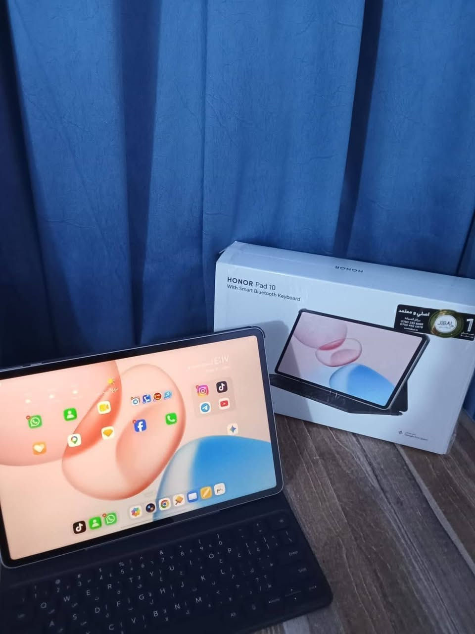 هونر باد 10 مستعمل قليل
تخزين 256G 

بطارية 10,100 مللي أمبير

المعالج: Qualcomm Snapdragon 7 Gen

الشحن: يدعم الشحن السريع بقوة 35 واط عبر منفذ Type-C  

​الشاشة: IPS LCD بحجم 12.1 بوصة، دقة 2.5K (1600 × 2560 بكسل)

معدل التحديث: 120Hz لسلاسة التصفح

ملحقاتة وياه(كارتون__كيبورد - شاحنة اصليه)+الكيبورد شغال بس بي زرين مفقودات

الكاميرا الخلفية: 8 ميجابكسل بفتحة عدسة f/2.0 مع تركيز تلقائي
​الكاميرا الأمامية: 8
سعر 🔥 425 وبي مجال 🤍🌷
للحجز والاستفسار يرجأ الاتصال على رقم التالي🌷
*********** أو واتساب 
*********** أو واتساب
عنوان سده الهنديه معرض رنوش الأجهزه الكهربائيه والموبايل
