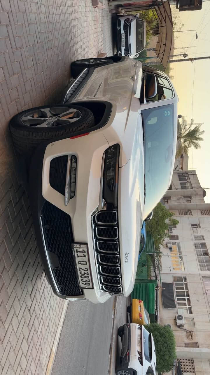 سلام عليكم للبيع جيب لمتد بلاس خليجي شركه هارلم موديل 24 خمسه راكب محرك 3600 فول مواصفات ماشيه 35 كم مكفوله من الصبغ والبارد سياره باسمي مكان السياره بغداد الغدير للتواصل رقم تلفون ***********
