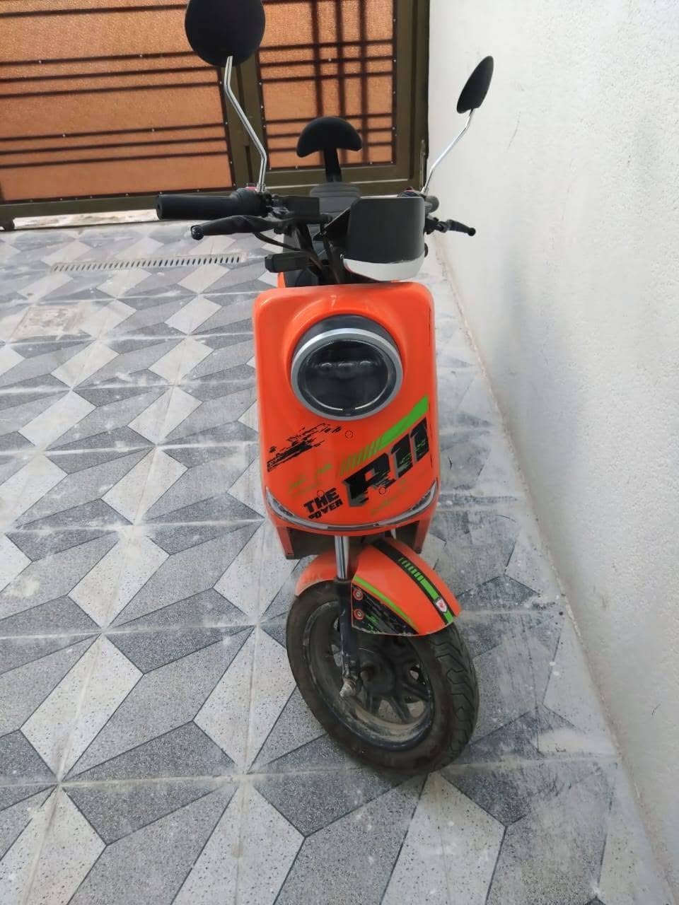 السلام عليكم دراجة شحن R11 للبيع السعر 500 وبيها مجال للشراي العنوان الجزيرة الفيروزية الاتصال على الرقم أثير *********** أو آسيا ***********
