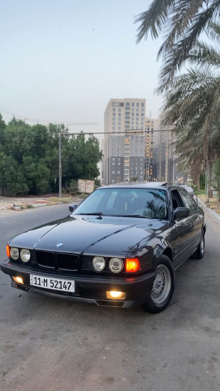 للبيع BMW 735 
موديل ٩٢ رقم بغداد الانكليزي باسمي تحويل مباشر هزه جديده 
محرك كير شغاله ١٠٠/١٠٠ 
حداديه جديده امامي خلفي 
تبريد شغال ثلج 
موصفات 
دبل ايرباك دبل كمبيوتر دبل جام 
سلايد رووف طكيتن 
داخل مخمل جديد 
بطاين سود صاج ملكي ابو الخط 
ترايش لمتد 
سكليتر كهرباء  
لايت زنون  
برده خلفيه 
ويل خليه اصلي وتخم تاير جديد 
سياره جديده. بمعنى الكلمه وعليها ادامه كامله مال جناي بدون اي نقص 
مصبوغه عام للجماليه بدون اي ضربه ولا خايس 
السعر 63$ 
للاستفسار الاتصال على الرقم ***********
مكاني السيديه حي الاعلام
