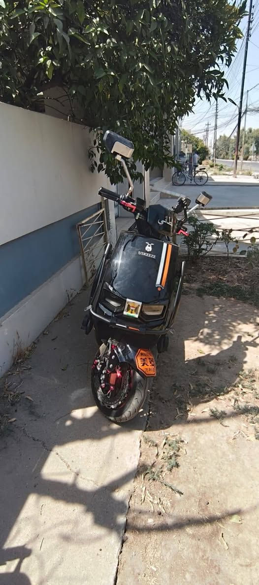 @ الجميع 
السلام عليكم، ماطور شحن للبيع يثرب مدرع 6 باتري مسطره  فول موصفات ملف 3800w  بلوتوث   السعر 750 وبي مجال ***********

