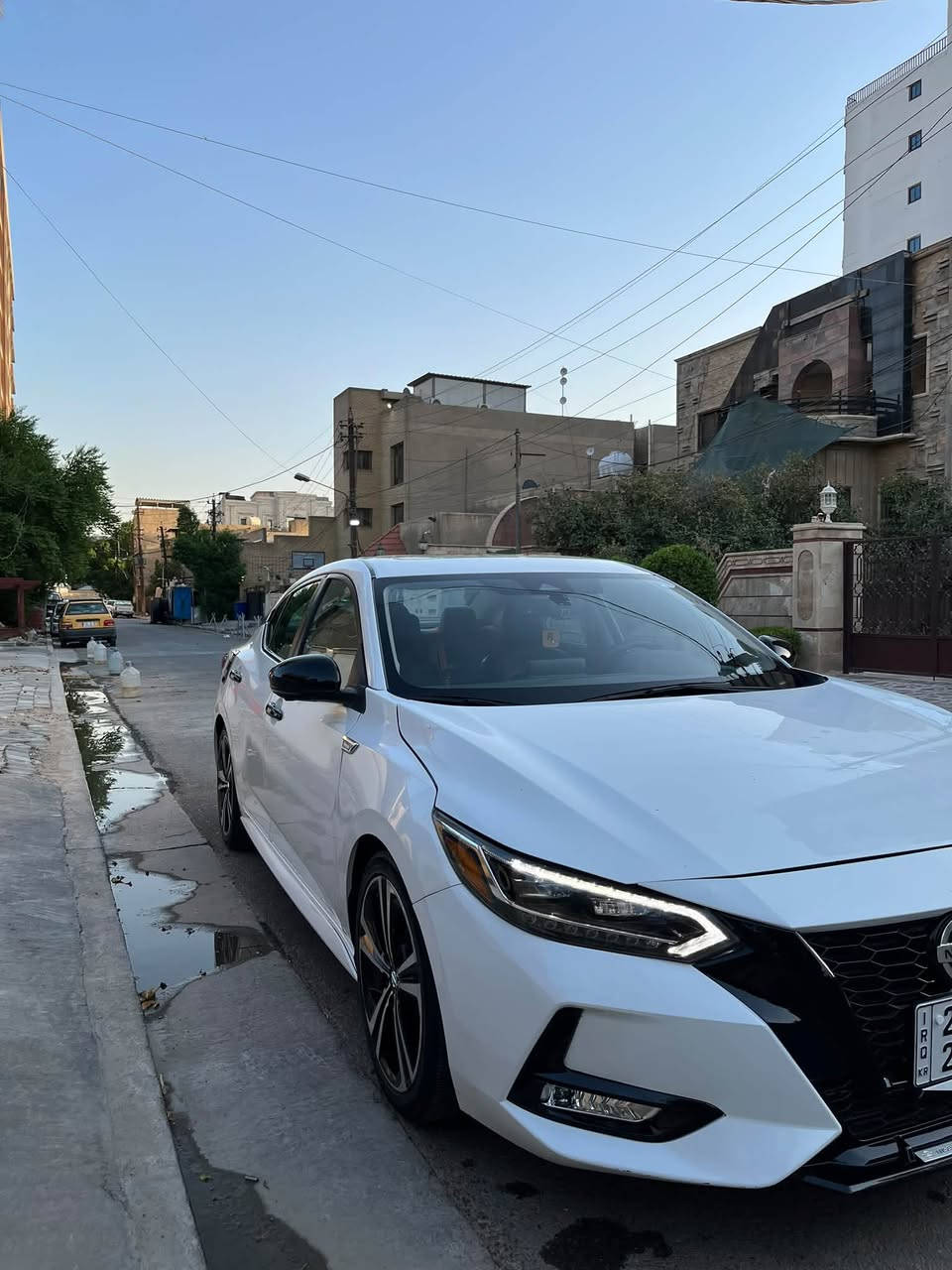 السلام عليكم ..
للبيع سنترا موديل ٢٠٢٣ فول موصفات ١/١ 
حادث بدون ايربك ماشية ٢٩٧٠٠ مايل بيها صبغ ربع الجاملغ الأمامي الأيمن وبنيد بدون ايرباك بدون دواخل شرط الفحص 

موصفاتها سلايت جلد كشن كهرباء تدفئة تبريد ٤ كامرات رادارات لايت زنون دبل عدسة بلاد ويل جبير وعليها اضافات لد ترحيبي وكامره امامية السيارة جاهزة اي نقص مابيها 

مكان السيارة بغداد العرصات السنوية بأسمي 
السعر المطلوب ١٥٠٠٠ $ يعني ١٥٠ ورقة
للأستفسار  ***********
