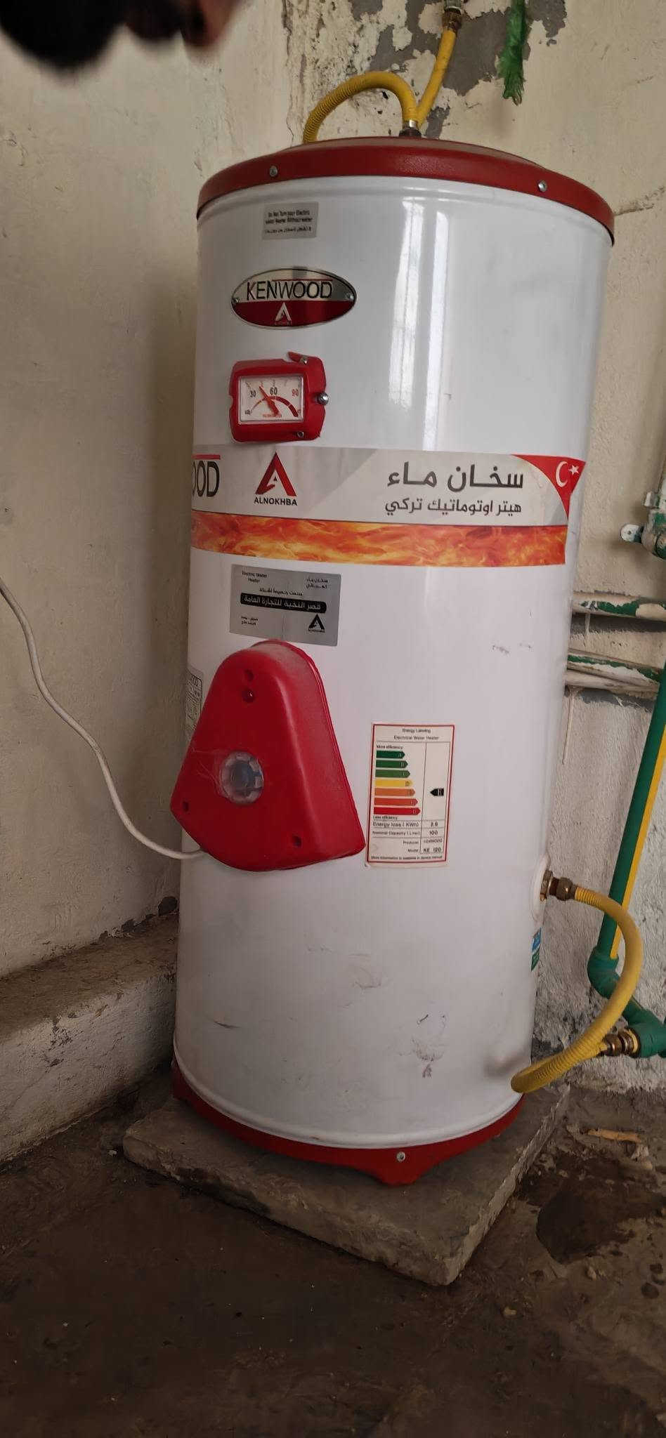 كيزر  استعمال قليل نضيف
100لتر 
السعر 75 ألف
