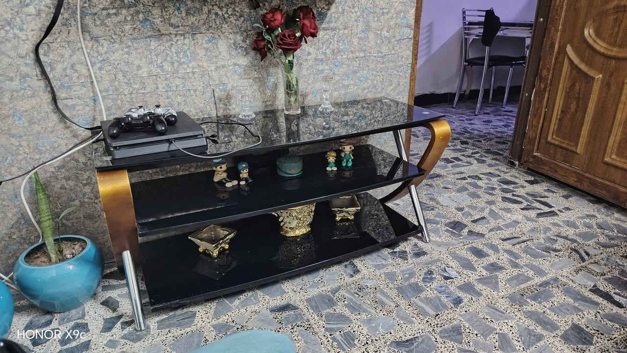 السلام عليكم تخَم قنفات 8مقاعد وميز بلازما وميز طعام ست كراسي رقم الموبايل بغداد حي الجهاد***********
