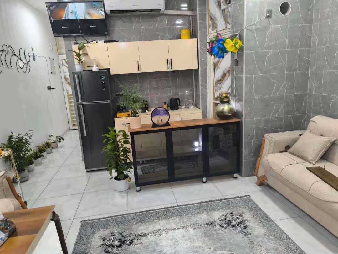 🔥 إعلاااان مميز وفرصة لا تُفوّت من مكتب الوسام الذهبي! 🔥
🏡 دار للبيع مع الأثاث – جاهز للسكن فوراً! 🏡

يعلن مكتب الوسام الذهبي عن توفر دار راقي ومميز للبيع بمواصفات ممتازة وموقع خدمي متكامل! ✨

📍 العنوان والموقع:

حلة - بابل | زوير الغربي

📌 بالقرب من حسينية الرسول وقرب أسواق المصطفى

✨ حي متكامل الخدمات (ماء، كهرباء، تبليط، وكل الاحتياجات القريبة منك).

📏 المساحة: 100 متر مربع

🏗 عدد الطوابق: طابق واحد – بناء حديث درجة أولى

🛋 المميزات: يُباع مع الأثاث كامل 🌟

📜 الملكية والسند: طابو زراعي (سند حديث 25)

💰 السعر: 110 مليون (وقابل للتفاوض💥

📞 للاستفسار وتفاصيل أكثر:

يرجى زيارة مكتب الوسام الذهبي أو التواصل معنا عبر الاتصال / الواتساب:

📱 ***********

لا تفوّت الفرصة، تواصل معنا الآن للمعاينة! 🤝✨

نص مكتوب في الصور:
- يعلن مكتب وسام المذهبي عن وجود دار مساحة 100 عنوان حله بابل زوير الغربي ***********