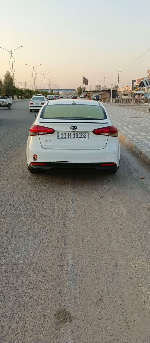السلام عليكم
كيا فورتي 2017 
مكينه 2000
كير 6 نمر at 
حادث امريكا بس جاملغ وبنيد بدون دواخل 
والعراق بس الدوس 
تدفئه تبريد ثلج
تخم تاير صار شهر من شديته 
باتر جديد عبوه كامله فيت بم جديده
بس تشغل وتطلع ماناقصها شي 
للاستفسار/***********
السعر 105
