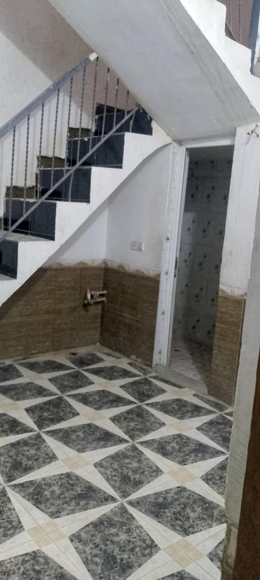دار للبيع المساحه 100 متر الوجهيه 5 والنزال 20 القادسيه
قطعه 500 السعر 68 ابي مجال 
***********
***********
