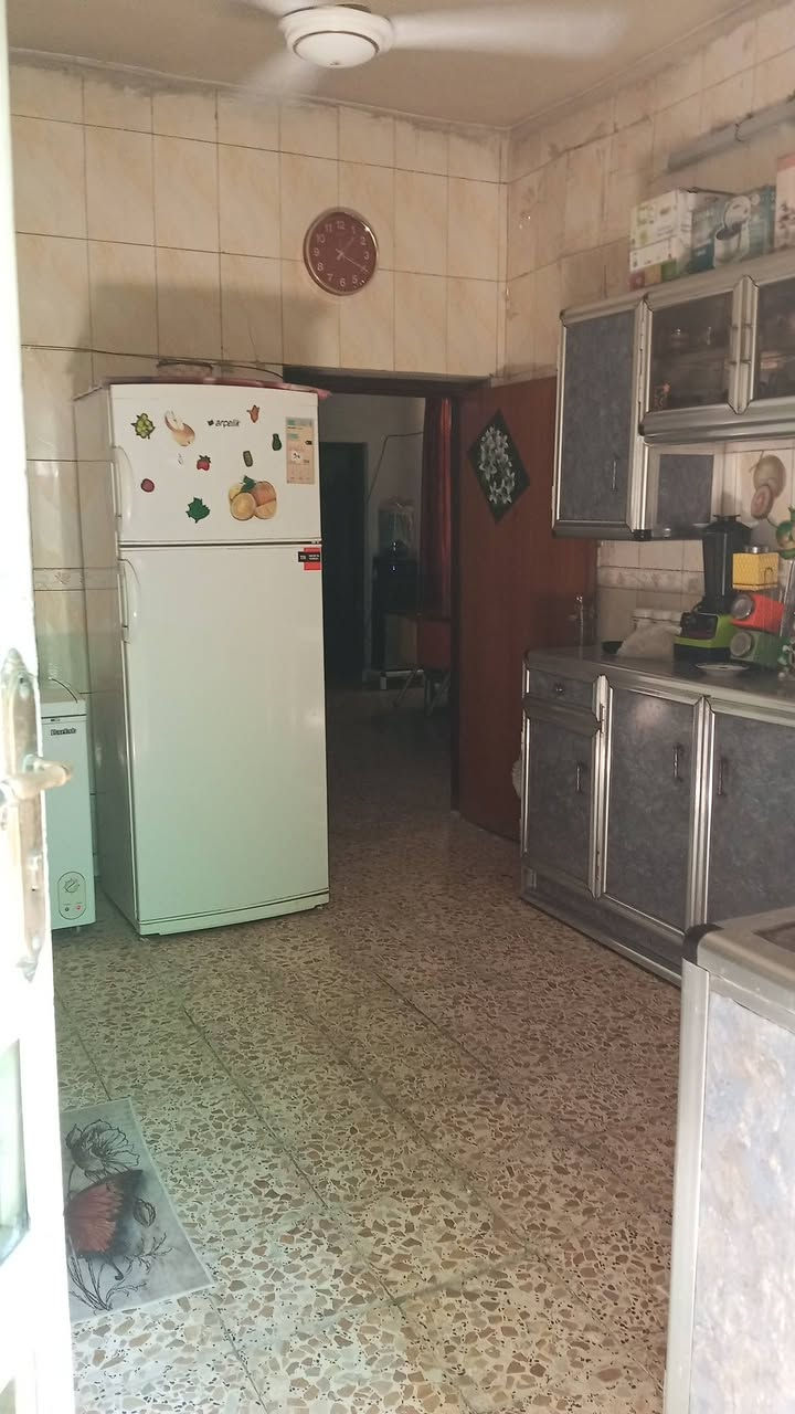 دار سكني للبيع مساحة 150 واجهه سبعه ونص نزال عشرين 3 غرف نوم هوا حوالي مطبخ استقبال المراجعه مع صاحب الدار ‏‪***********‬‏
