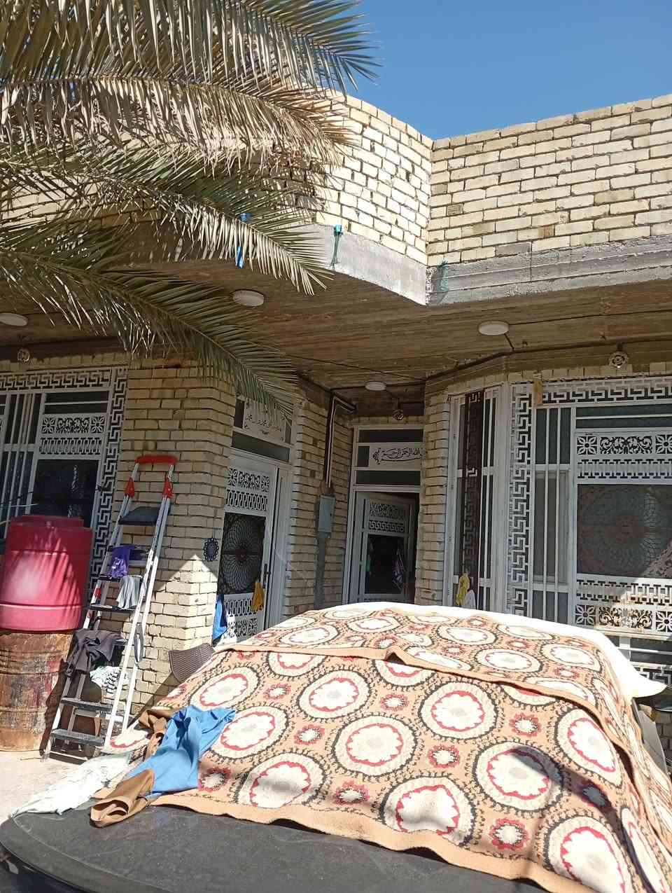 السلام عليكم بيت للبيع المساحه 135 متر طابو زراعي سند 25 إقرار محكمه العنوان كربلاء شارع بغداد عامود51 نهر ابوزرع ببعد عن الشارع العام 500 متر البيت يصلح سكن وحسينيه يبعدعن التبليط 200 متر المنطقه بساتين وحلوه للاستفسار الاتصال،***********، السعر 110 وقابل للتفاوض
