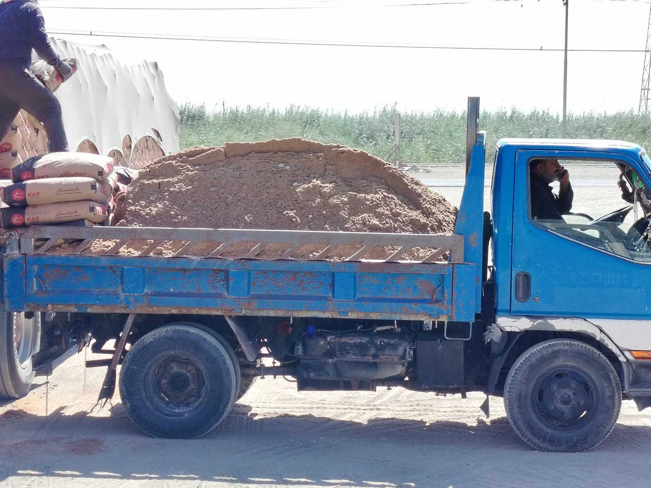 سكلة لبيع مواد البناء
قرب محطه سما الفرات  اسعار مناسبه وأجره قليله

سمنت الطن ٩٢ الف

رمل زبير      ٣٠ الف.    تك  ١٣٠ الف

رمل ناعم      ٤٠ الف.    تك ١٧٠ الف

حصو جلات  ٤٠ الف.    تك ١٥٠ الف

بحص           ٤٠ الف.    تك ١٥٠ الف

طابوك          ١٣٠الف     تراب حلو ١٥ الف

زميج زراعي.  ٤٠ الف.    جلمود ٤٠ الف

للتواصل والأستفسار الاتصال بالرقم

***********    ----   ***********@
