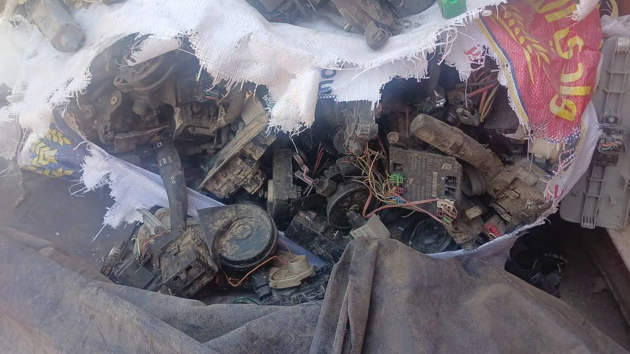 يوجد شلفان خبط كهربائيات تحكمات جام مطور جام كتفات عقول مال سيارات كوري البيع جمله 20 شليف مكاني نجف الحي الصناعي رقم الهاتف ***********
