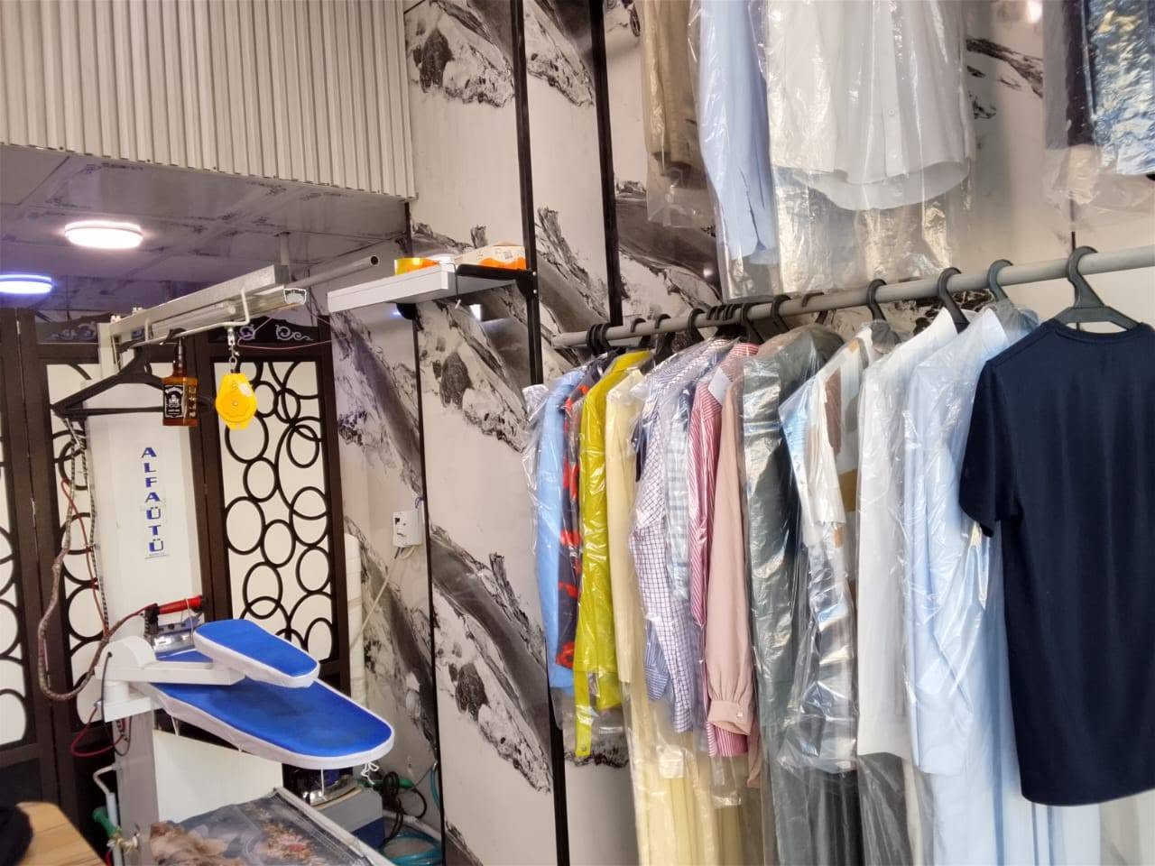 السلام عليكم لوندري للبيع *********** بغداد الدوره شارع أبو طياره مع العامل والمعامل والمحل شغال وخير من الله سعر مناسب وبيع سريع ماعدي شريك المحل كله الي لكن ضرف طارىء
