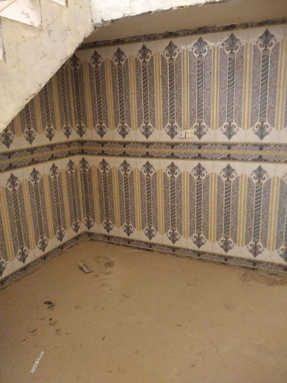 🏡 للبيع – دار سكن
📍 الموقع: بابل – الحلة – ابو خستاوي (قرب مدرسة حمائم السلام)

📐 المساحة: 80 متر مربع.

🏠 تفاصيل الدار:
• غرفتان.
• صالة.
• هول.
• مطبخ.
• طارمة.
📞 للاستفسار ***********

