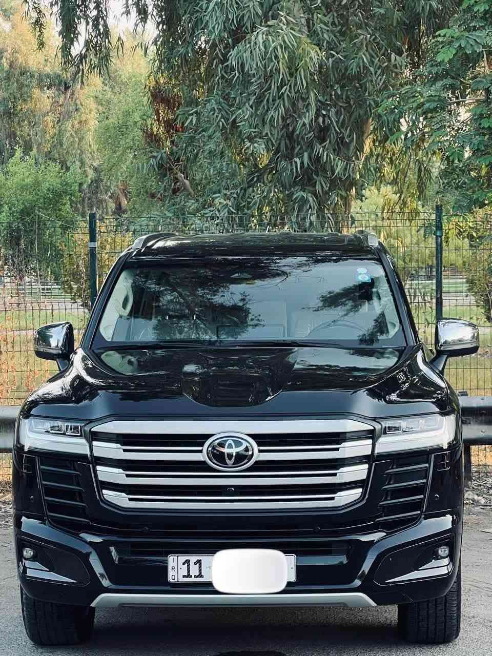 السلام عليكم تحية طيبة
لاندكروز 2025  VX هايبرد على عرش القوه 
شركة ساز ام الضمان 16 تبديلة دهن مجاني
رقم بغداد بحالة الزيرو 

VX 2025 HEV  الهايبرد 💯

مواصفات تويوتا لاند كروزر 2025 VX هايبرد تشمل:❗️
✅ المحرك والأداء:
✅ نوع المحرك: 3.5 لتر 6 إسطوانات توربو مزدوج هايبرد
✅ القوة القصوى: 457 حصان
✅ عزم الدوران: 790 نيوتن متر
✅ ناقل الحركة: 10 سرعات اتوماتيكة
✅ نظام الدفع: دفع رباعي مستمر 
✅ معدل استهلاك الوقود منخفض بالمقارنة مع البنزين العادي
✅ عدد الركاب: 7 ركاب
✅ التقنيات والسلامة:
✅ نظام تويوتا للأمان (TSS)
✅ مثبت سرعة تكيفي

وضعيات قيادية عدد 3 ❗️

✅نظام الحماية من التصادم
✅ تنبيه مغادرة المسار
✅ التحكم التلقائي بالنور العالي
✅ نظام الرؤية المحيطية 360 درجة
✅ نظام الحماية في المواقف (PKSB)
✅ حساسات ركن أمامية وخلفية
✅ وسائد هوائية متعددة

 الترفيه :

✅ نظام صوتي مدمج بشاشة 12.3 بوصة
✅ نظام ملاحة
✅ أبل كاربلاي
✅ 14 سماعة JBL

 الراحة :

✅ مقاعد جلد فاخرة
✅ مقاعد كهربائية
✅ شاحن لاسلكي
✅ مقاعد مدفأة ومبردة للمقاعد الامامية + مقاعد الصف الخلفي مدفأة
✅ مكيف هواء تلقائي رباعي المناطق
✅ نظام ذاكرة لمقعد السائق والراكب مع 3 وضعيات
مغلقة BBF درجه اولى ابو 2000 $ ضمان عشر سنوات 
مكفولة كفاله عامة من كلشي 
ماشية / 8000 
السعر / 84800 وبيه مجال 
الاستفسار / ***********
مكان السيارة بغداد
