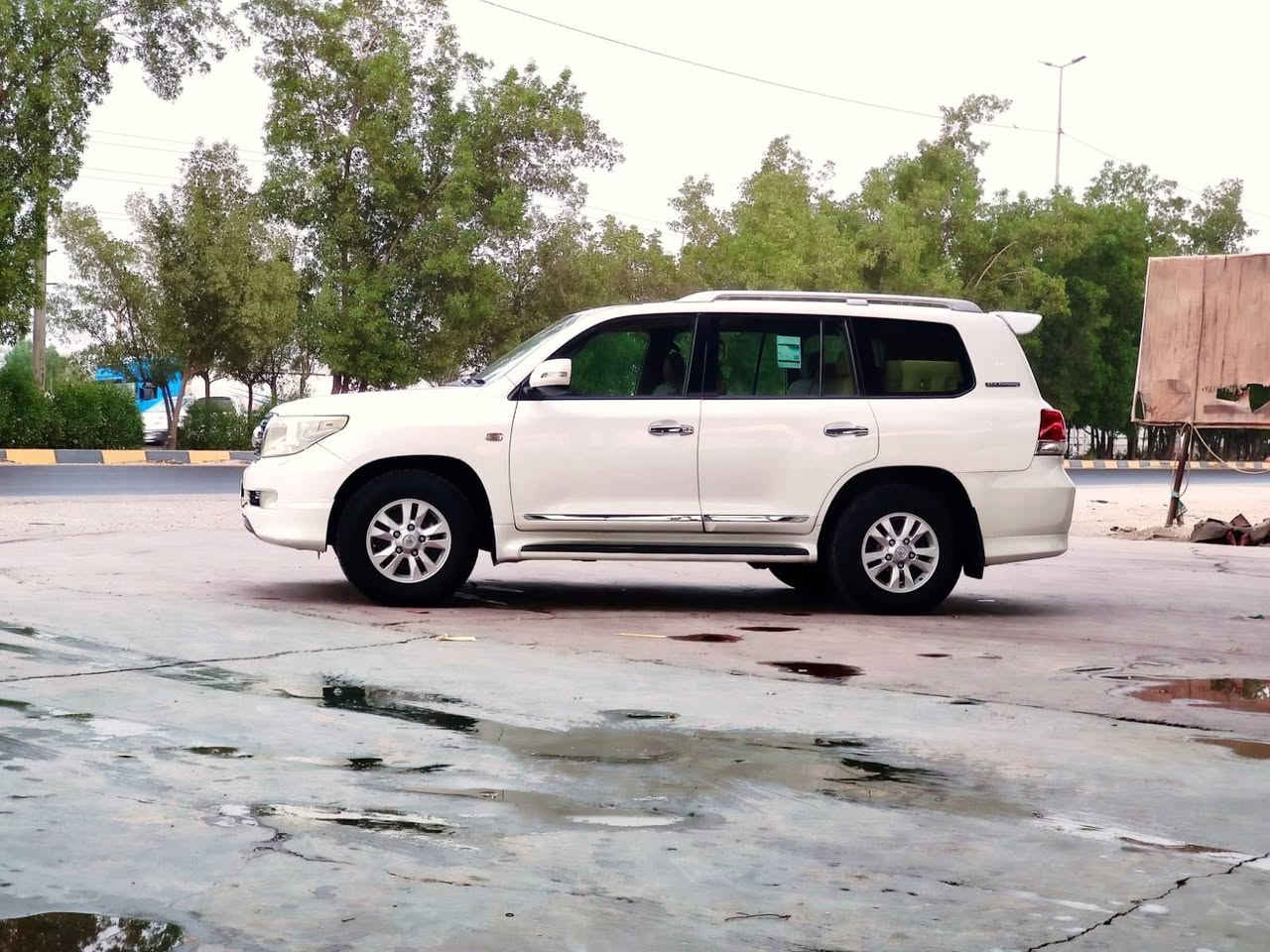 لاندكروز • ٢٠١١ • رقم بغداد