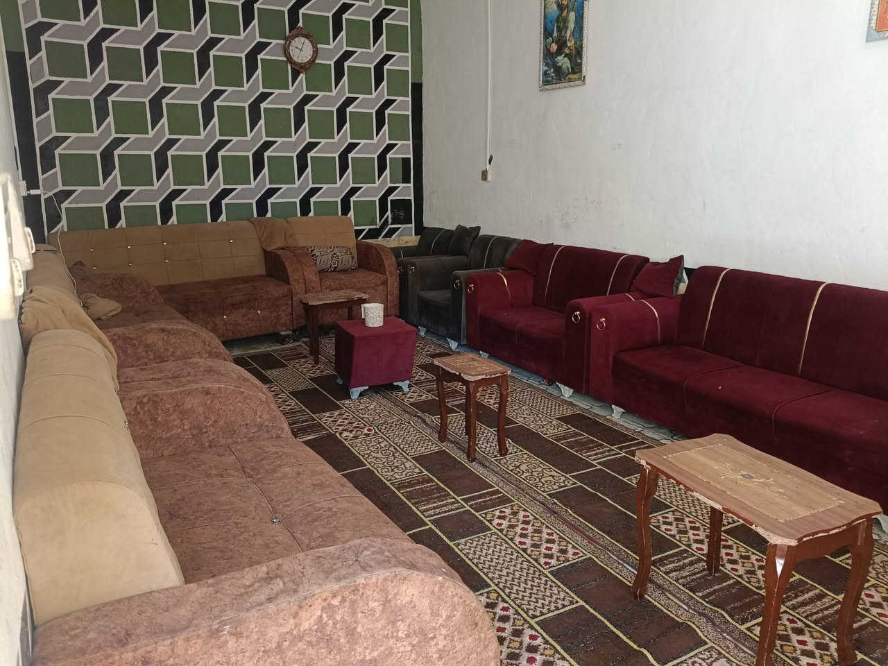 تريد الصدك هنا الصدك موقع البيت شارع الحرار عمود 136شارع الصيدليه يا الله بيت للبيع مساحته 150متر يحتوي على غرفتين وصاله ومطبخ واستقبال وحمام داخلي وخارجي البيت 🏢 صب كونكريت واضح بل صور   كافت الخدمات يوفر  مدارس 🏢  حكومية مستوصف 🏥 سوك عادة مخبز مقهى ملعب خماسي  الحلوه  شوارع كله تبليط يبعد عن الشارع الحرار زوار ابا عبدالله الحسين 400متر غرفه فوك ماكامله. شوف الموفاجئه بل السعر 33وبي مجال للشراي تريد الصدك تعال شوفه وتدلل واتساب مفتوح *********** مداور محامي بسمك ثاني يوم للمراسله الصفحه أو واتساب
