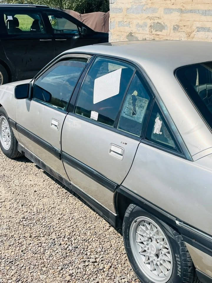السلام عليكم 
أوبل اوميكا محرك 2000
رقم انبار مشروع وطني ب اسمي سنوية لل٢٩
كير ومحرك وأكسل شرط 
ويل خلية كهربائيات كلهة شغالة 
بدون صبغ 
السيارة جاهزة متحط عليهة برغي 
السعر ٣٠وبيهة مجال بسيط حك الجية 
***********
