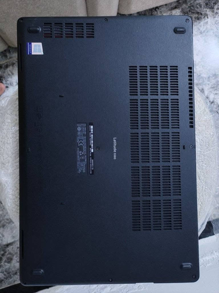 لابتوب dell.  
شاشه حجم 15.6 FHD. مميز 
Cori5 gel 7
جيل سابع
RAM 8
HARD 256 ssd m2
كارت شاشه مدمج 4G
بطاريه من 3 إلى 6 ساعات شحن 
الابتوب جدا نضيف 
شحن تايبسي.    
 بصمه اصبع
كيبورد عربي انجليزي + ضوئي
لابتوب مناسب للهندسه و التصميم 
سعر 250 بيه مجال بسيط 
مكاني بغداد توصيل موجود 
رقم ***********
