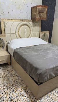 نفرين • سرير • كومديات