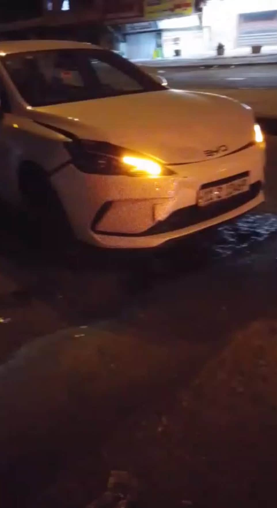 BYD SEAL 05 كير تعليك
بطاريه ١٢٨
ماشيه ٢٤ الف 
السياره بيها بنيد صبغ صوج السمكري وصور الحادث موجوده 
بيها قطعتين بارد باب سايق وجاملغ خلفي عكس السايق ممصلحات 
بغداد جسر ديالى الجديد 
السعر 23 مليون  
***********
