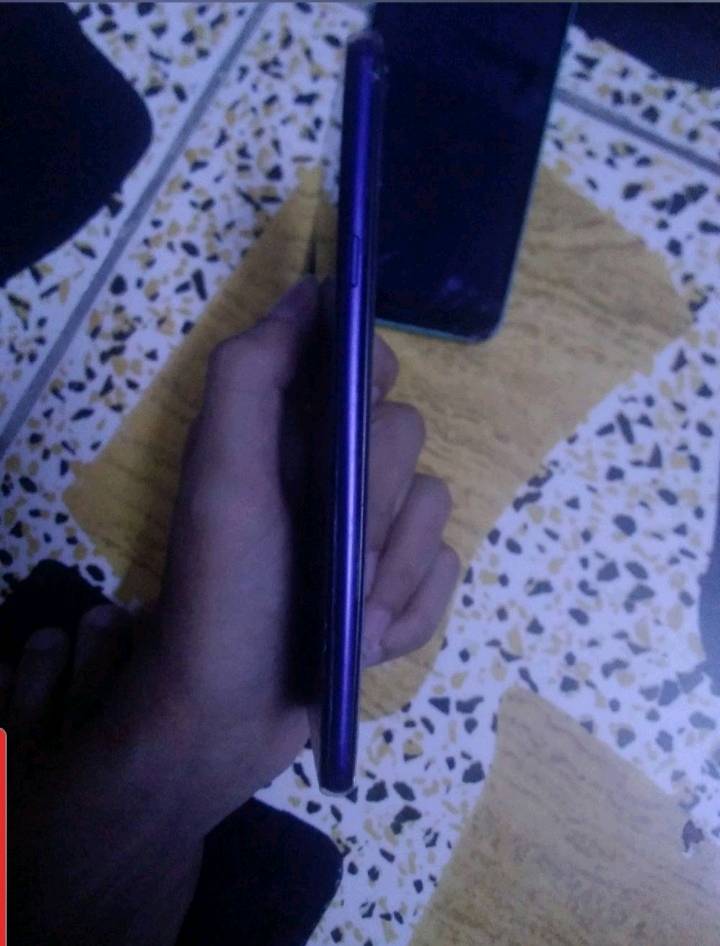 سلام عليكم عندي جهازين الأول سامسونج A20s والثاني هواوي السامسونك الشاشة مكسورة والهوا ي همين الشاشة مكسورة مكاني بغداد مدينة الصدر ب80الف وبي مجال قليل