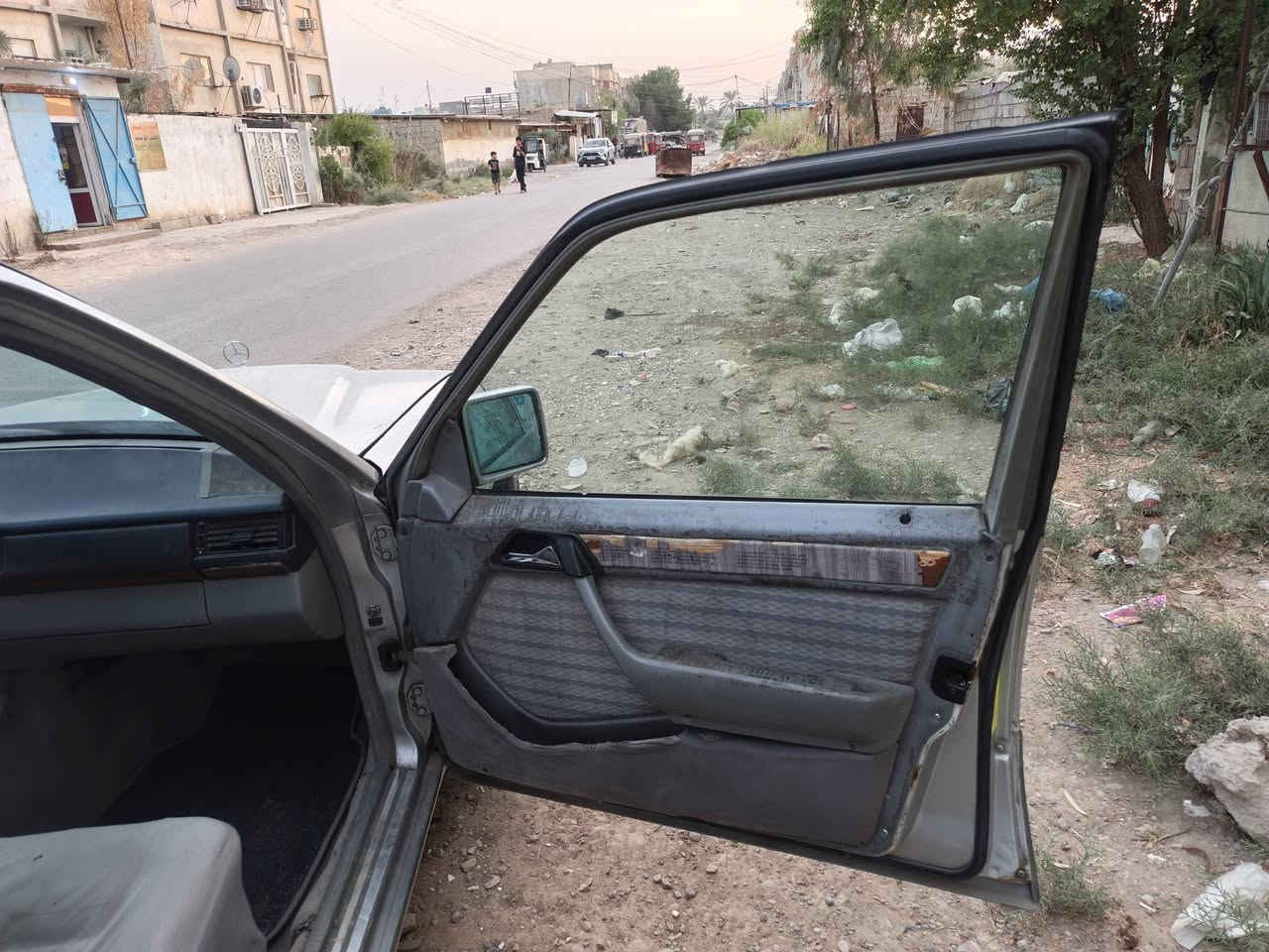 سلام عليكم سياره للبيع مارسدس دبه موديل 1992 رقم الربيل سنويه لحد 2030 بساسم عربي كير مكينه بطه خير من الله تبريد ويه السويج ترايك وين ميعجبك الصدر كلش ناعم ما تسمع طسه كله جديد مكانها ديالى بعقوبه للستفسار ع الرقم *********** السعر 43 وبيها مجال حك الجيه
