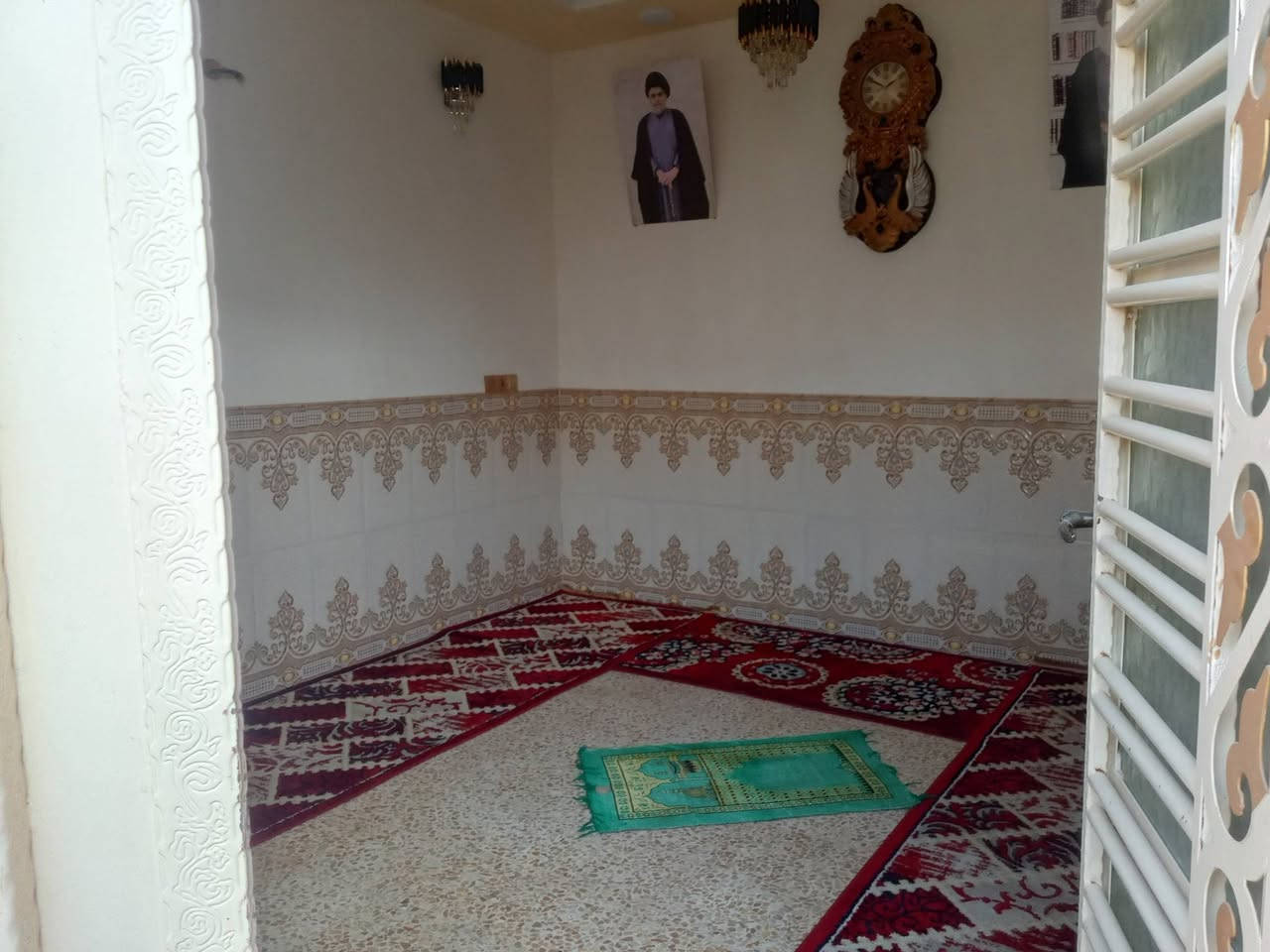السلام عليكم دار لبيع. زراعي حي المنتظر. قرب  كراج. البلديه. قرب مدرسة حكيمه الابتدائي  البيت 100. متر. 
يحتوي على.  غرفه نوم ٤. فى ٥ ) صاله. ٤ فى. ٦ونص
مطبخ ٤ فى. ٣ وربع.    ستقبال.  ٤ فى.  ٥.  تريد هوه
وأثاثه. تريده.  بس.  لبيت    أتصال.  *********** 
الشراي.  بيه خير ويدلل  شارع.   ٨ متر   لغرض. السفر 
شغله.  درجه اولى.   متعوب  عليه
