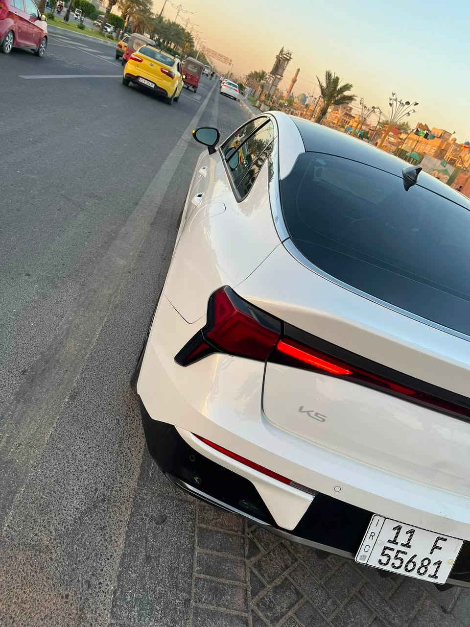 سلام عليكم
للبيع | 2025 KIA K5 GT-Line

المسافة المقطوعة: 13000 ميل

المحرّك: 2500cc

رقم بغداد

المواصفات:

 • فتحة سقف بانوراما

 • تشغيل بصمة

 • رادار أمامي

 • رادار جانبي (نقطة عمياء)

 • تحكمات مقاعد كهربائية

 • شاشة وسطية كبيرة

 • سايد بريك دكمة (Electronic Parking Brake)

 • تدفئة مقاعد

 • تدفئة ستيرن

 • نظام تثبيت السرعة

 • حساسات أمامية

 • كاميرا خلفية عالية الدقة

 • دخول ذكي

 • إضاءة خارجية LED

السعر:195ورقة

رقم صاحب السيارة ***********
