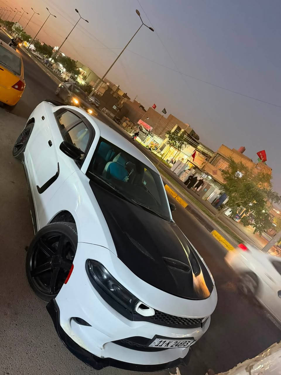 السلام عليكم جارجر 2015 SXT
محدثه بل كامل SRT
رقم بغداد حادث حلو صبغ قطعتين فقط جاملغ امامي وباب خلف السائق فقط بدون لا لغود ولا شواصي 
رقم بغداد
عليها اكزوز ريمونت يم علي علي الوادي
ماشيه 80ميل
مثبت سرعه 
سيتيرن تحكم جهتين
تشغيل عن بعد
*********** متوفر واتس وعل رصيد
