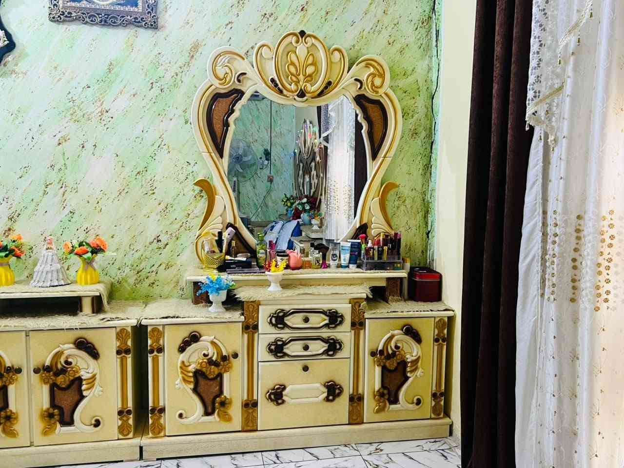 غرفة للبيع • سعر مناسب