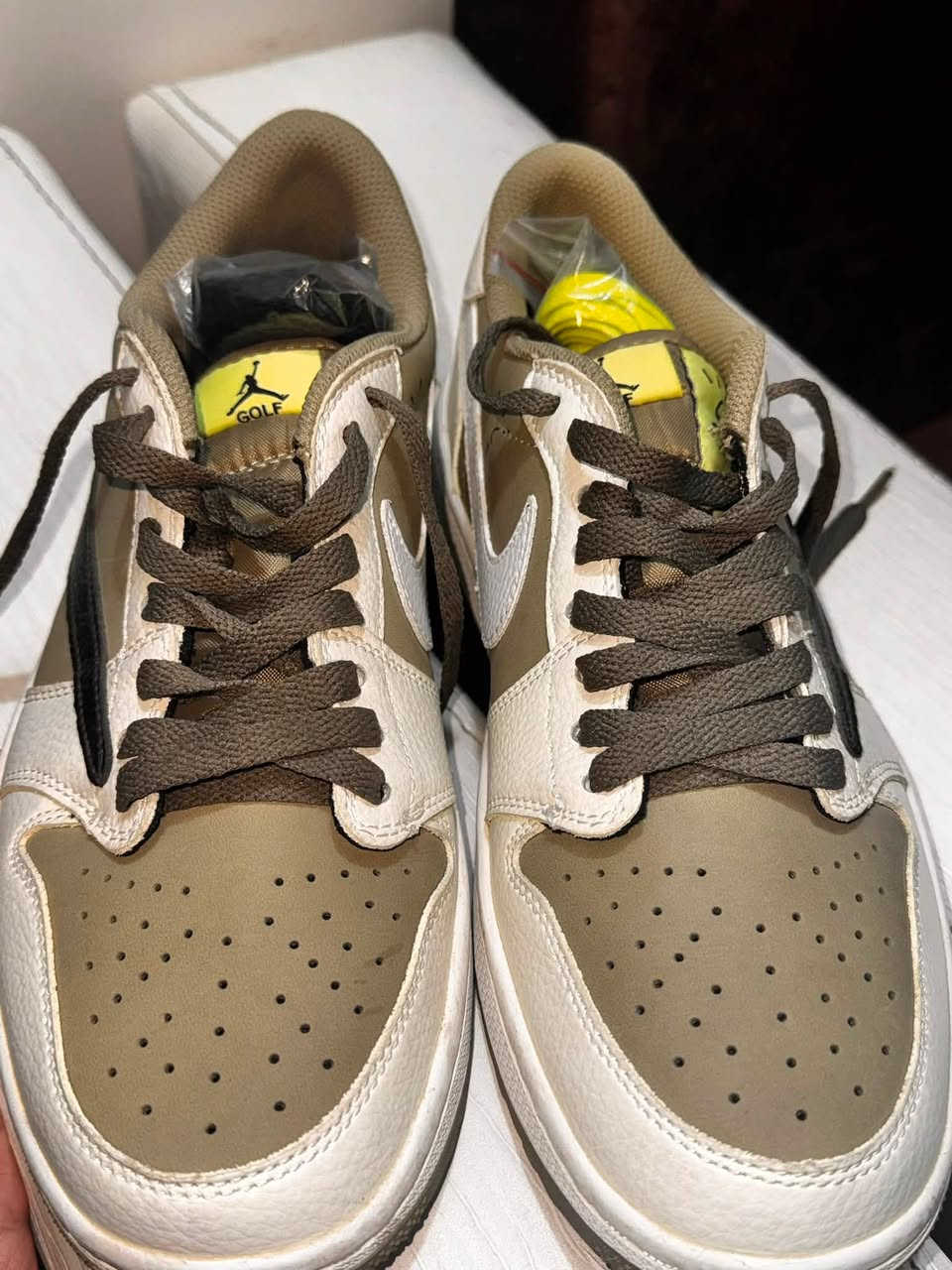 Travis Scott × Air Jordan 1 Low Golf  ✅
قياس 43 ✅

ماملبوس ابد ونضيف جداً✅

فقط البوكس مالته ماكو .

*********** للتواصل .
