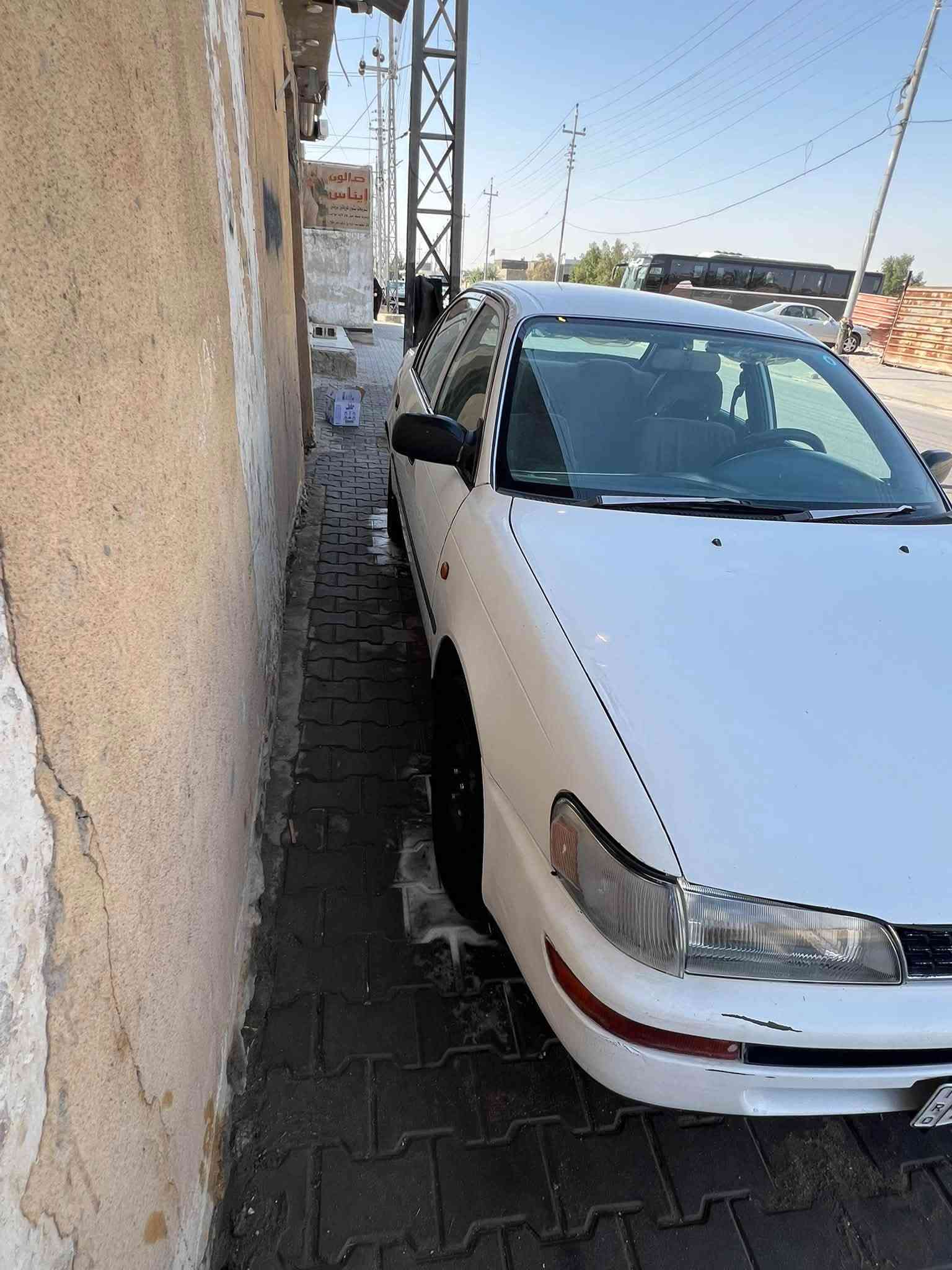 سلام عليكم 
￼ كورولا موديل 1992 
سنويه 2030 تحويل مباشر رقم بغداد 
مثلا ما موضحة بصور سياره بيه رشات مامصبوغ 
كير زين مكينه ناعمه فقط خيط تبخر من القبق 
حداد اماميه 60\100 خلفيه 80/100 
تبريد مابيه داخله حلو 
مكاني ابو الخصيب بهادريه 
السعر 45 
***********
