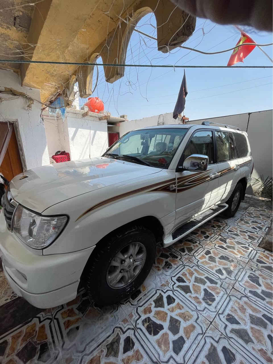 السلام عليكم
لاندكرزو موديل 2005 مصبوغ حزام 
مكينه شرط
كير جديد بالشرط
حداده جديده
باتري جديد
دينمو جديد
السياره عليها فانات 
تبريد 3 قطع 
السياره تانكي عدد 2 
ثنينهن شغالات
كهربائيات كلها شغاله من الطول للطول وبلاد
السياره جاهزه مابيها نقص
تايرات جدد
فتحه 
ثلاجه
داخل صاج
لايت عالي ناصي زنون
بروجكترات زنون
شاشه
كامره خلفيه
داش كام 
السعر 135 بيها مجال
مراوس رام او اوباما

*********** ابو الخصيب, البصرة

