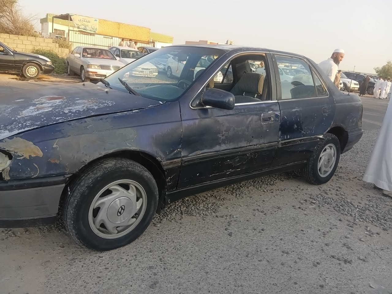 السلام عليكم سيارة انترة دمعة
موديل ١٩٩٣ تحويل شرط  كير جديد محرك بدايه صرف صدرها تعبان داخلها زين السعر ١٥ وبيها مجال
***********
