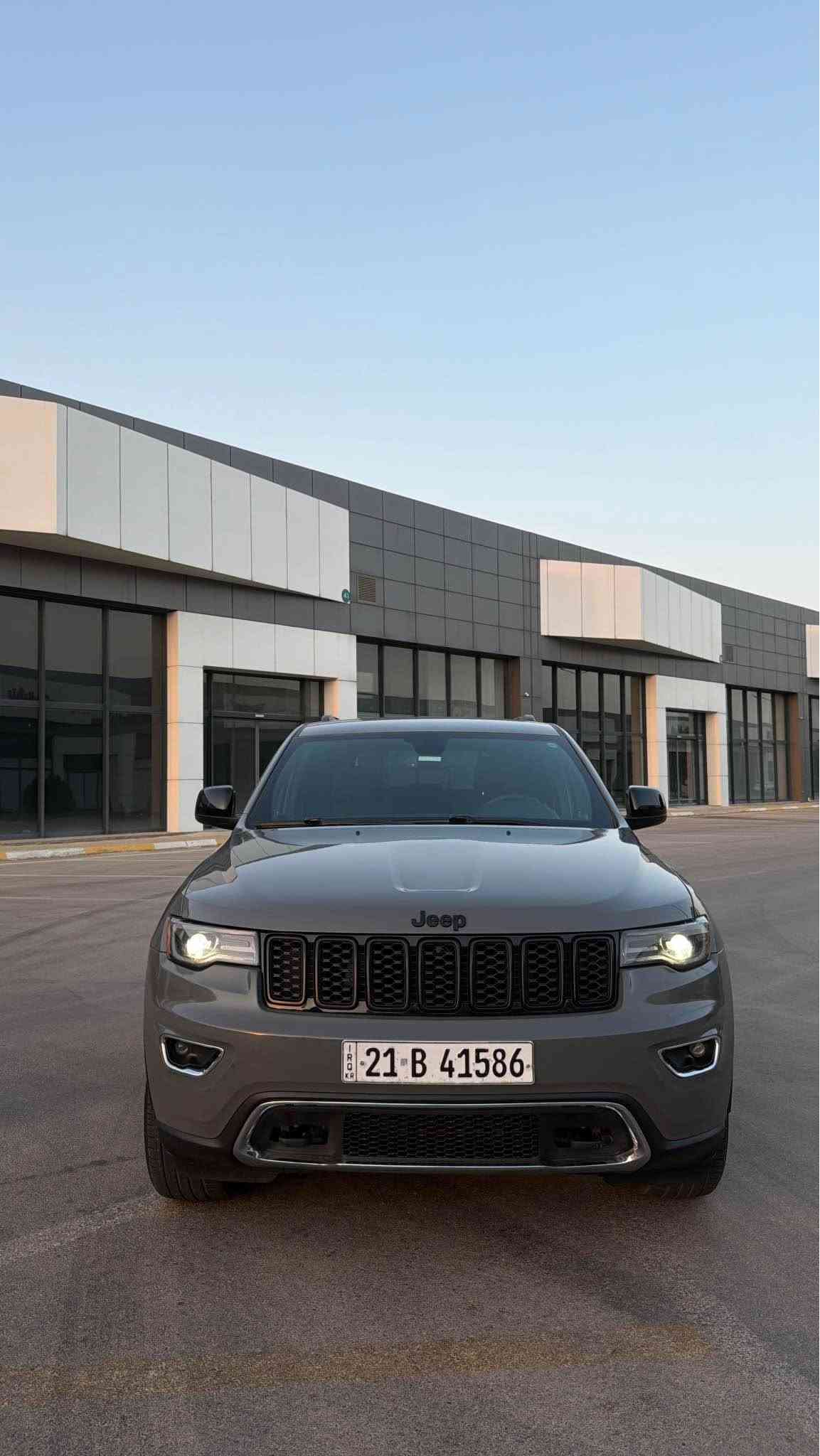 ***********
Jeep grand Cherokee 
مۆدێلی 2021. بلاک تۆپ - دەرگا کارەبای شە فت - کوشن هیتەر و کارەبای - سوکان کارەبای - سێ ڕادار - شەغال- ئۆتۆ ستارت - لایت لید - 69 هەزار مایل ڕۆیشتووە - دوو پارچەی بۆیاغە بێ ناوگرتن و بێ ئێرباگ ڕەسمی سۆنەریم داناوە 
ژمارەی شاسی 1C4RJFAG4MC810044 السليمانية, العراق
