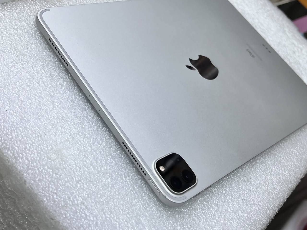 آيباد 11 برو ( الجيل الثاني )
مستبدل بطارية ( نسبة البطارية 100‎%‎ )
ذاكرة ( 128 ) 
اصدار ios 15.4.1 
تكدر تنصب جلبريك دوبامين و ترول ستور 
السعر 600,000 الف دينار 
العنوان - كربلاء - طويريج - مدخل سوق المسقف 
للتواصل *********** - ***********
متوفر توصيل 🚚 جميع محافظات العراق 🇮🇶

نص مكتوب في الصور:
- عام حول iPad الاسم 15.4.1 إصدار البرنامج iPad Pro (١١ بوصة) (الجيل الثاني) اسم الطراز MY252J/A رقم النموذج الرقم التسلسلي الأغاني مقاطع فيديو الصور السعة ١٢٨ غ.ب. متوفر ١١٧,٧٢ غ.ب.