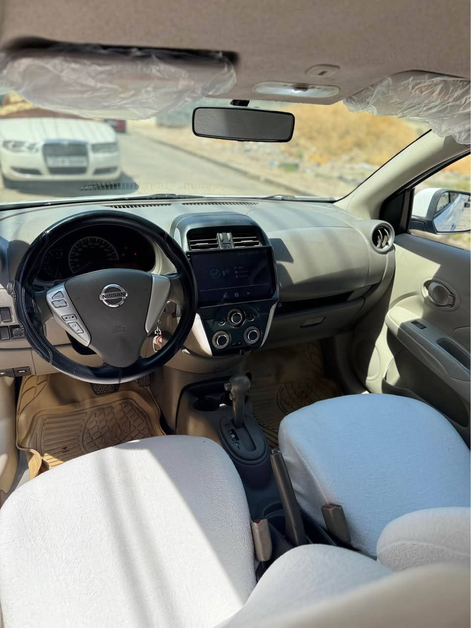 نیسان صنی لاکشمیبای ٢٠١٦ 
رەقم سەنوی هەزە هەموو شتێکی نوێە 
گێڕ مەکینە تەبریت تەقەو رەقە هەمووی بەشەرت 
جوار تایی لۆکی لە بنە سێ پارجەو نیوی سبوخە شاشە ئایپات کامیرە سەیارەکە هیج مەسرفی نیە ٨٢$ مەجالێکی برایانە *********** أربيل, العراق
