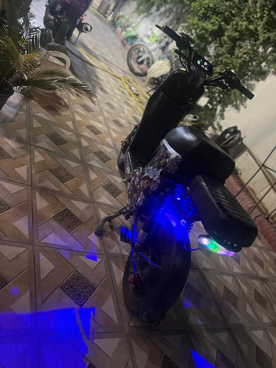 السلام عليكم 
دراجه شحن R9 موشمه للبيع 
دراجه فول مواصفات دراجه كل نقص مابيهه دراجه ٥ بطاريات وتصير ٦ بيهه نضام ال R و ال P وبيهه منفذ يو إس بي دراجه نضيفه السعر ٤٢٥ وبيه مجال بسيط مكاني بغداد العامريه للاستفسار ***********
