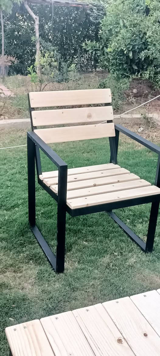 مێزو کورسی نوێ بۆ حدیقەو باخ ، پێکهاتووە لە تاقمێکی هەشت کەسی دوو کورسی تاك کەسی دوو کورسی سێ کەسی وە مێزێك بە نرخێکی گونجاو ژ.م وە وتسئاپ *********** أربيل, العراق
