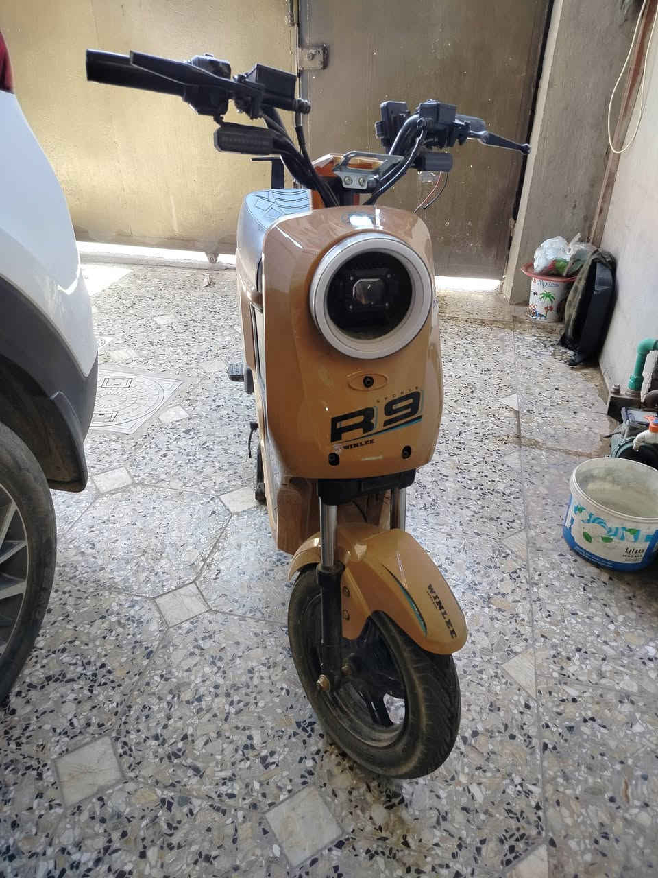 السلام وعليكم درجة شحن شركة ويلي للبيع 
نقصها فقط شاشة 
باتريات جديدة صار 5 ايام من شتريتهن 
شاحنة جديدة اشتريتها ويا بطاريات همين 
سعر 375 وبيها مجال 
العنوان / بغداد جسر ديالى 
الاستفسار / ***********
