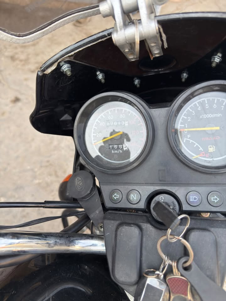 السلام وعليكم
دايوان جبلي  موديل 25 نازله 26  
حجم المحرك 200 cc
مرقمه رقم اربيل الدراجه باسمي تحويل بل وقت لتحدده 

عنواني بغداد سعرها مليونين و 300 وبيها مجال    

*********** اتصل 

الشراي يتصل
