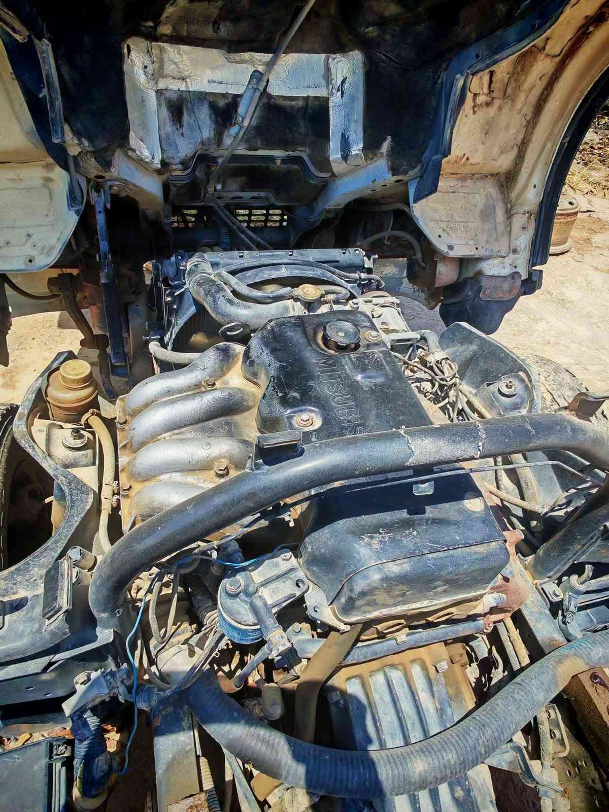 كنتر مستيبوشي زيرو نثيه  موديل 2002 بعدها  مامرقمه منفيس دخوليه وكاله  كلها كامله وتوها داخله هزه  
السعر 95 ورقه وبيها مجال 
المكان الناصريه الغراف  
مكلف بنشر رقم راعيها 
***********
