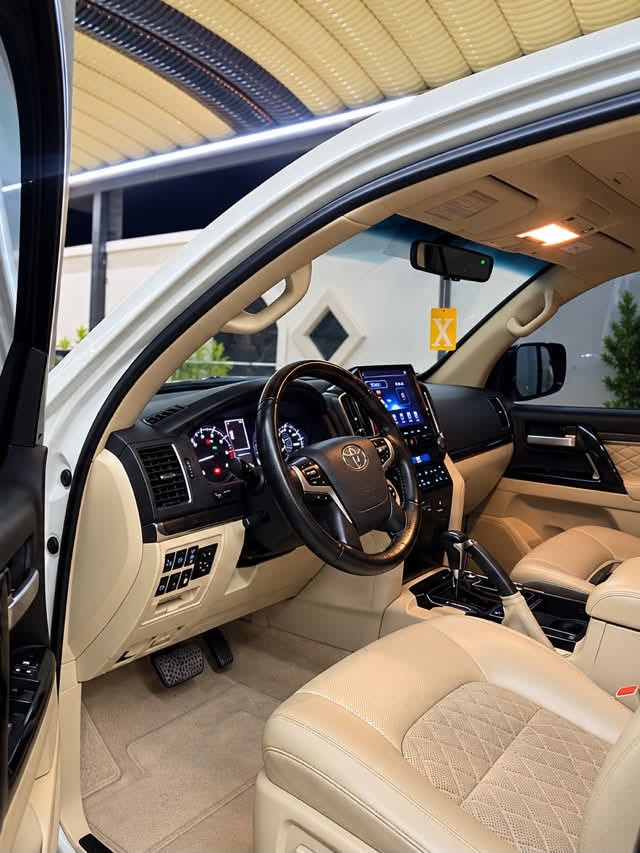 🚨 للبيع المستعجل 🔥 🚨

🚙 تويوتا لاندكروزر 2021 GXR Grand Touring
دشبول لكزس 
💪 V8 سلندر
📍 الممشى: 134,000 كم

✨ سيارة نظيفة ومحافظة عليها، بحالة جيدة وجاهزة للاستخدام.
✅ كفالة عامة
✅ فحص مفتوح للجادين
✅ جميع الأمور الأساسية بحالة جيدة
🎨 صبغ بسيط بالبنيد

💰 السعر مناسب للبيع المستعجل
🤝 قابل للتفاوض بالمعقول للجاد فقط.

📩 للاستفسار والتفاصيل راسلنا خاص
📞 للاتصال: [***********-***********(واتساب)]

🔥 فرصة للجادين – لاندكروزر V8 موديل 2021 بسعر مناسب.

#تويوتا #لاندكروزر #لاندكروزر2021 #GXR #GrandTouring #V8 #سيارات_للبيع #سيارات_العراق #سيارات_بغداد #للبيع #بيع_مستعجل
